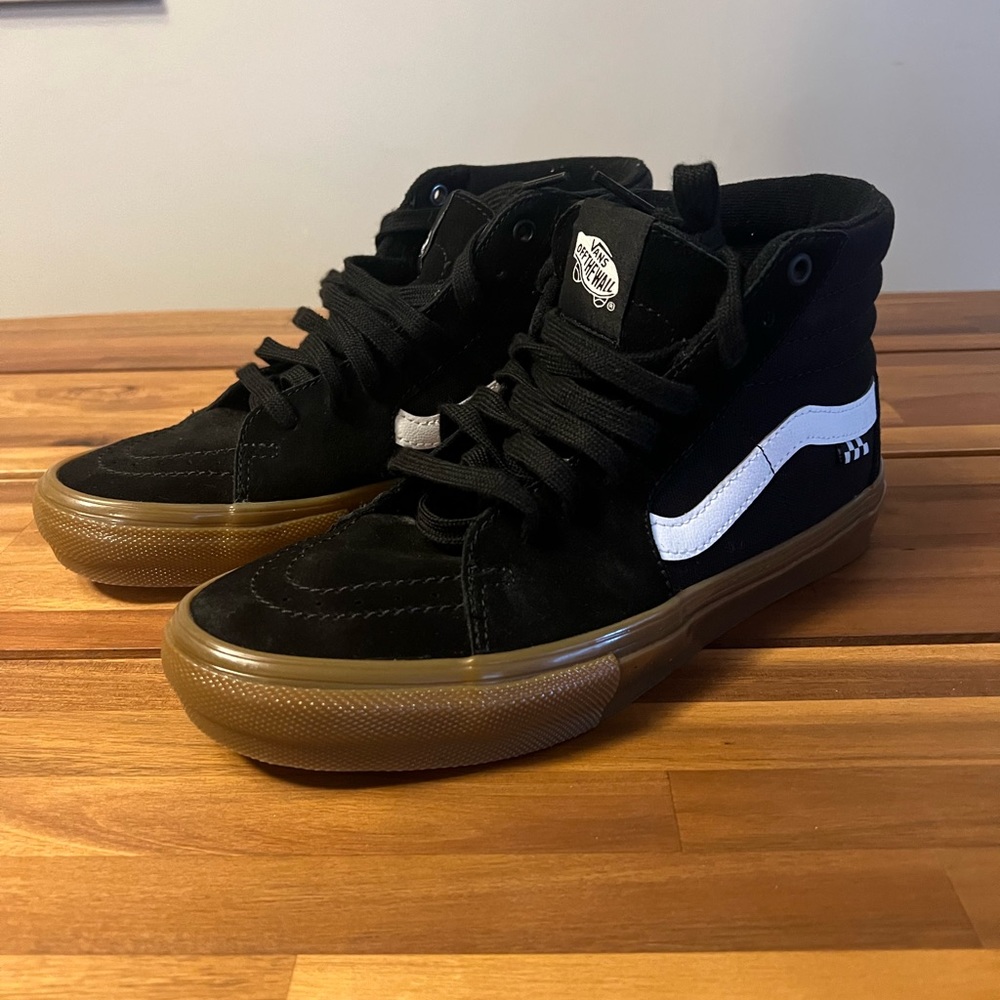 Like new. Vans ask-8 high top sneakers.